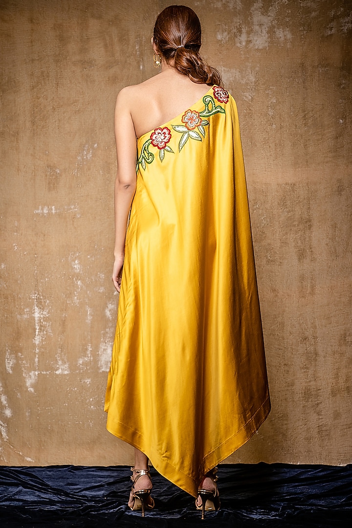 off shoulder haldi dress Yellow Embroidered Off Shoulder Dress Design by Nayantara Couture at  Pernia's Pop Up Shop 2026