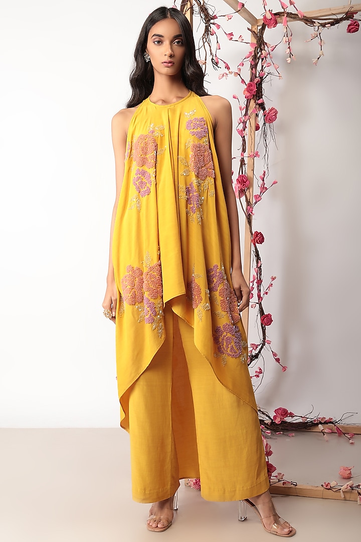 Mustard Embroidered Kurta Set by Nayantara Couture at Pernia's Pop Up Shop