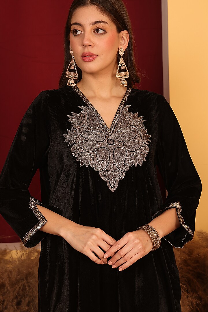 Black Velvet Zari Embroidered Kashmiri Kurta Set by Nazar By Indu at Pernia's Pop Up Shop