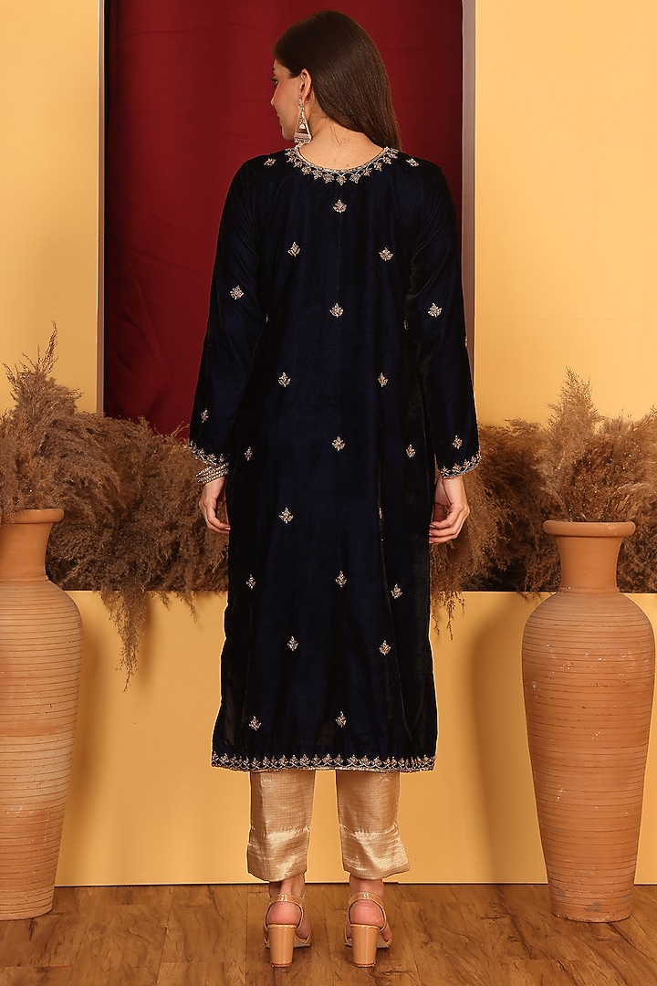 Black Velvet Zari & Dabka Embroidered Kurta Set by Nazar By Indu at Pernia's Pop Up Shop