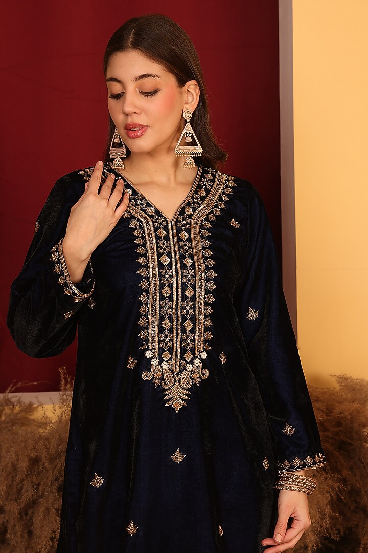 Black Velvet Zari & Dabka Embroidered Kurta Set by Nazar By Indu at Pernia's Pop Up Shop
