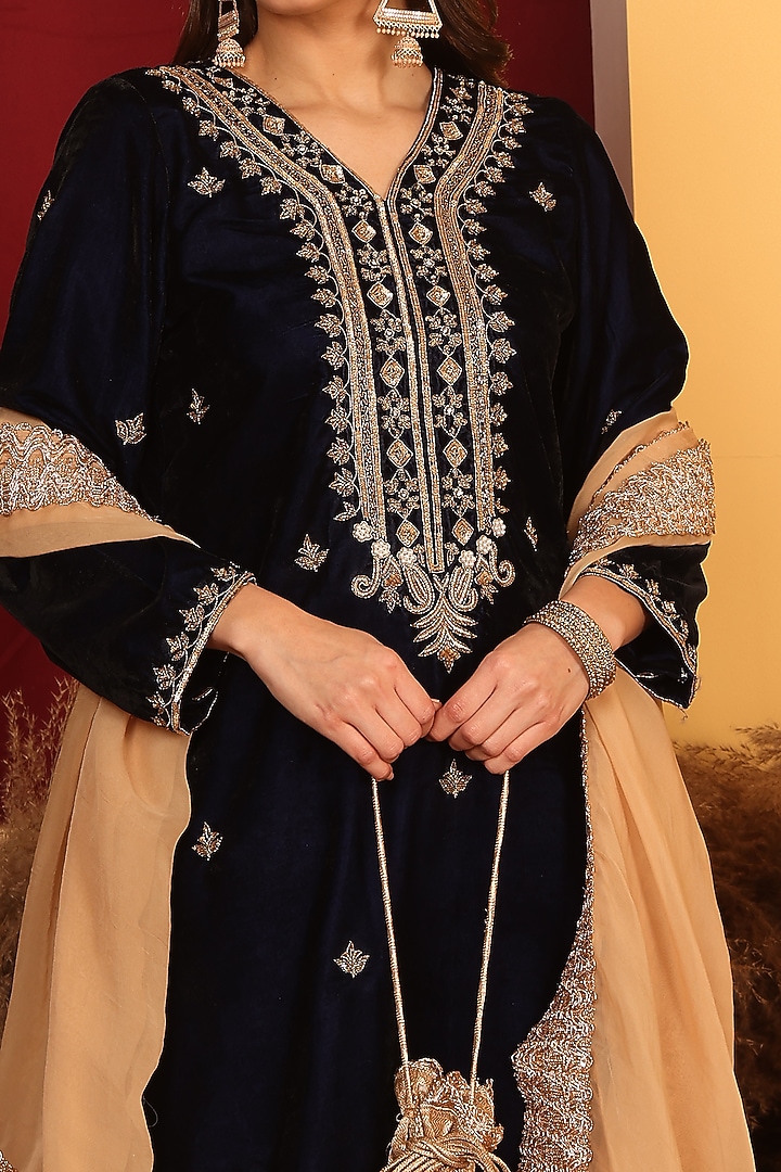 Black Velvet Zari & Dabka Embroidered Kurta Set by Nazar By Indu at Pernia's Pop Up Shop