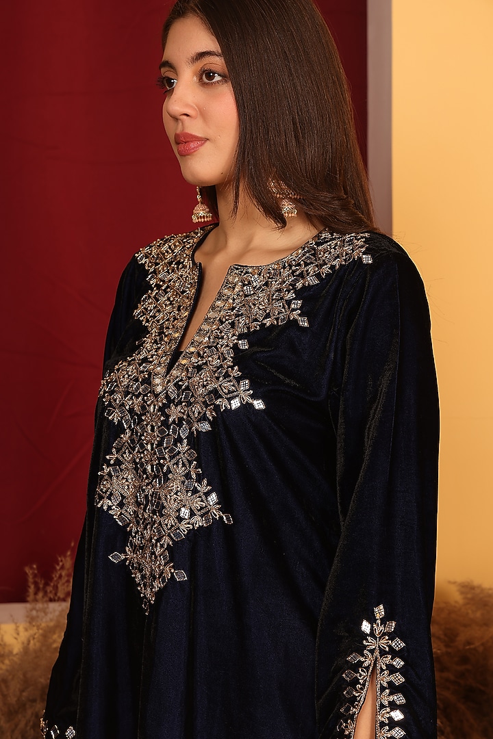 Black Velvet Zari & Dabka Embroidered Kurta Set by Nazar By Indu at Pernia's Pop Up Shop