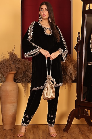 Black Velvet Gota Patti Embroidered Short Kurta Set by Nazar By Indu