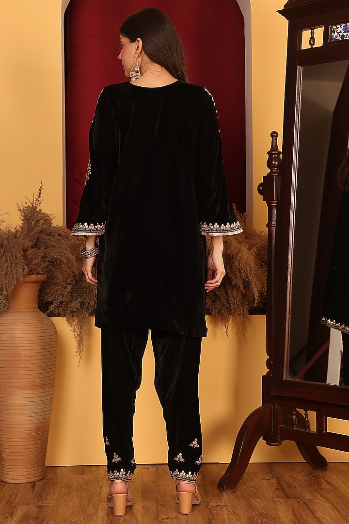 Black Velvet Gota Patti Embroidered Short Kurta Set by Nazar By Indu at Pernia's Pop Up Shop
