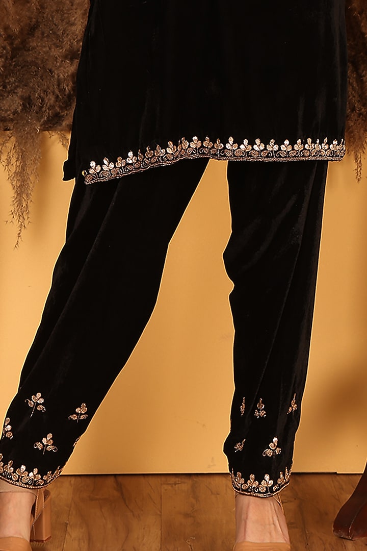 Black Velvet Gota Patti Embroidered Short Kurta Set by Nazar By Indu at Pernia's Pop Up Shop