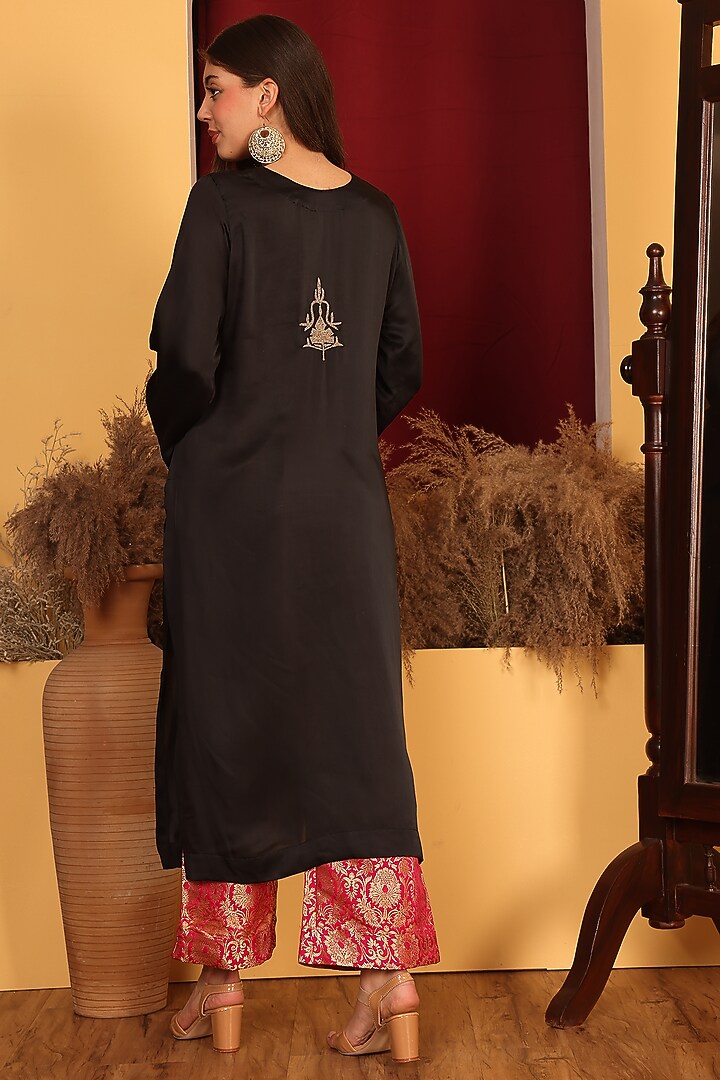 Black Modal Satin Zari Embroidered Kashmiri Kurta Set by Nazar By Indu at Pernia's Pop Up Shop
