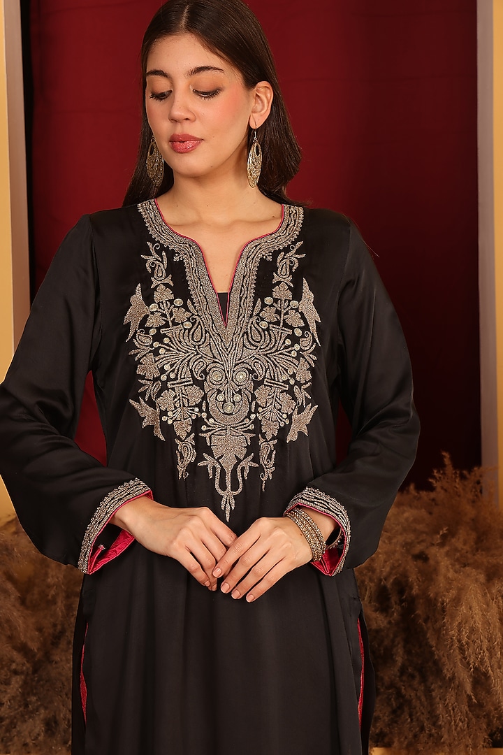 Black Modal Satin Zari Embroidered Kashmiri Kurta Set by Nazar By Indu at Pernia's Pop Up Shop