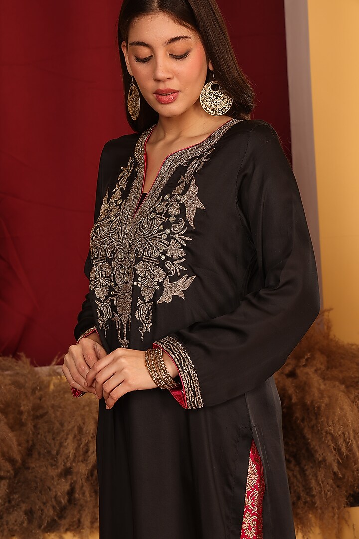 Black Modal Satin Zari Embroidered Kashmiri Kurta Set by Nazar By Indu at Pernia's Pop Up Shop