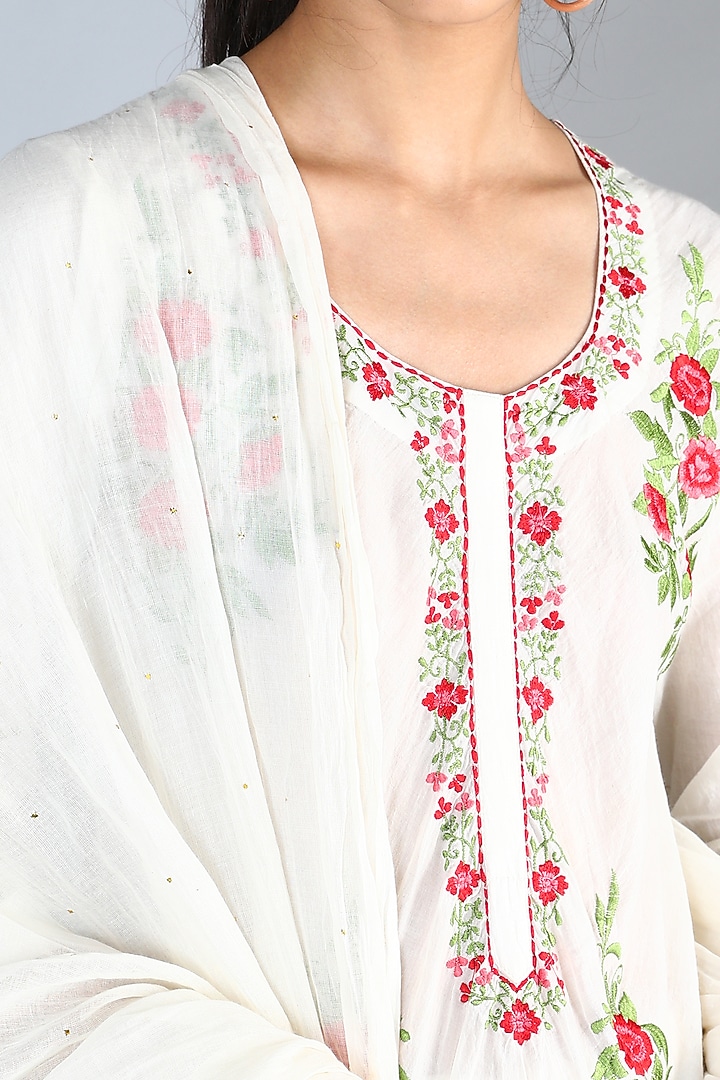 White Machine Embroidered A-Line Long Kurta Set by Nazar By Indu at Pernia's Pop Up Shop
