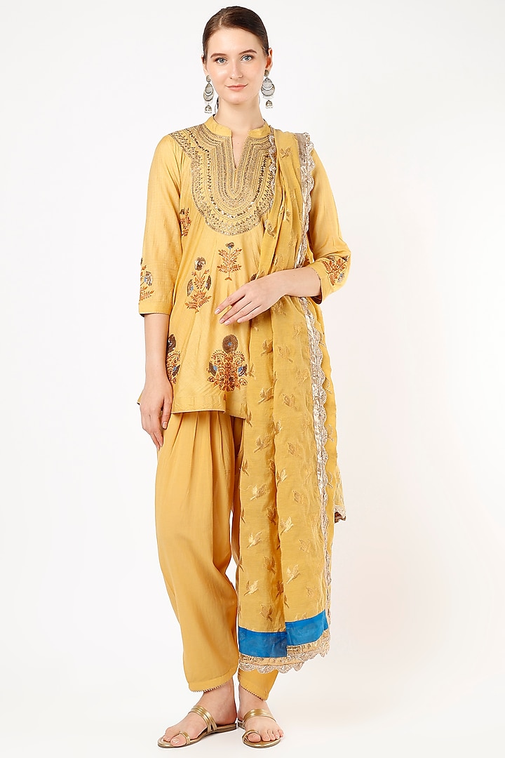 Mustard Hand-Embroidered Kurta Set by Nazar By Indu at Pernia's Pop Up Shop