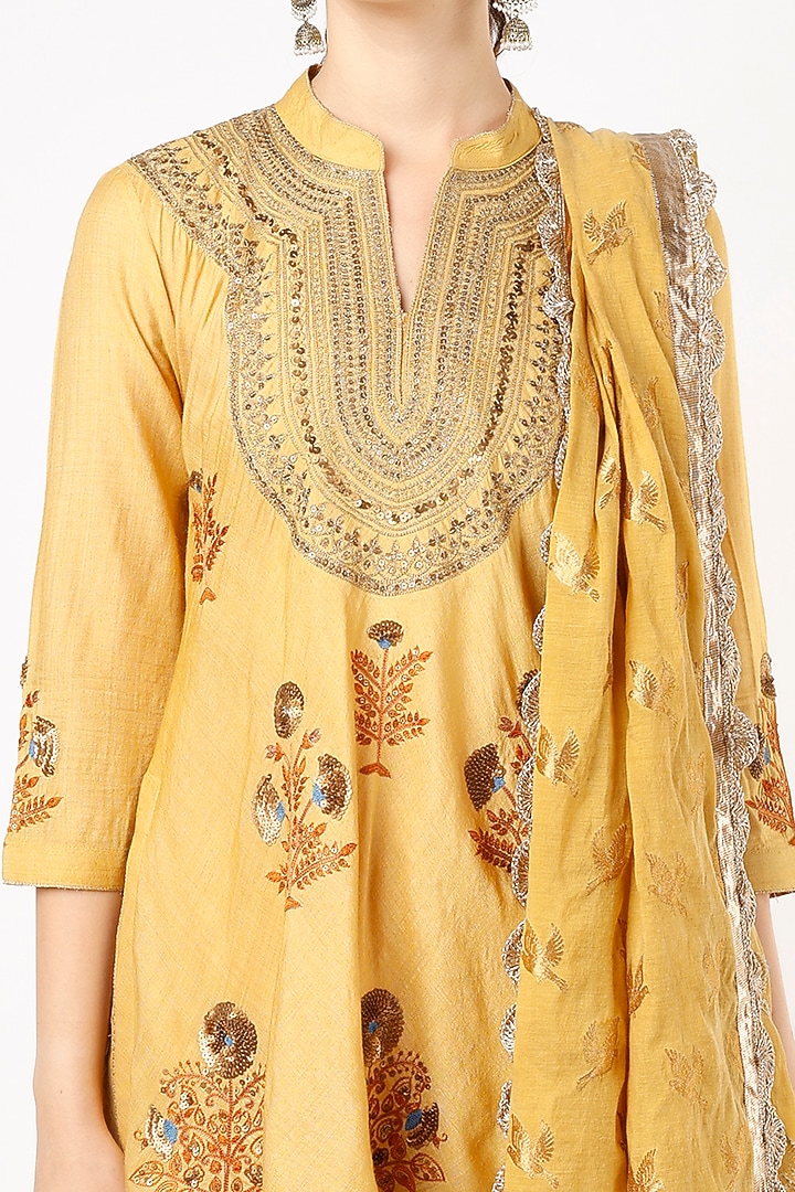 Mustard Hand-Embroidered Kurta Set by Nazar By Indu at Pernia's Pop Up Shop