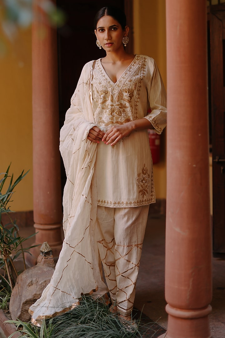 Ivory Cotton Zari Embroidered Kurta Set by Nazar By Indu at Pernia's Pop Up Shop