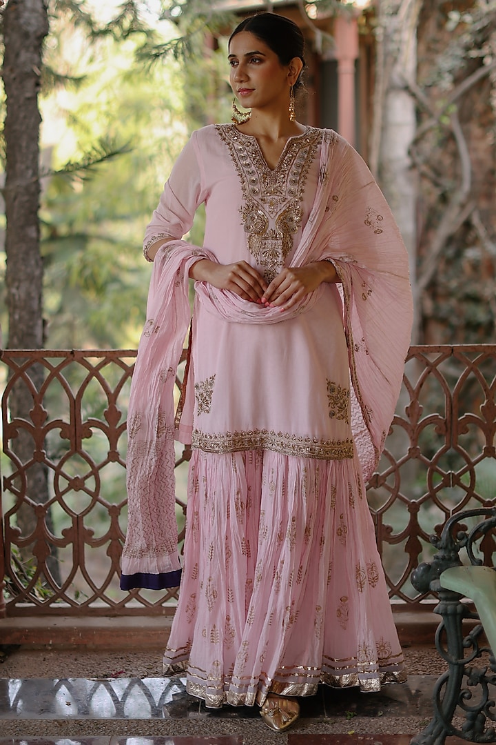 Pink Cotton Sequins Embroidered Straight Kurta Set by Nazar By Indu at Pernia's Pop Up Shop