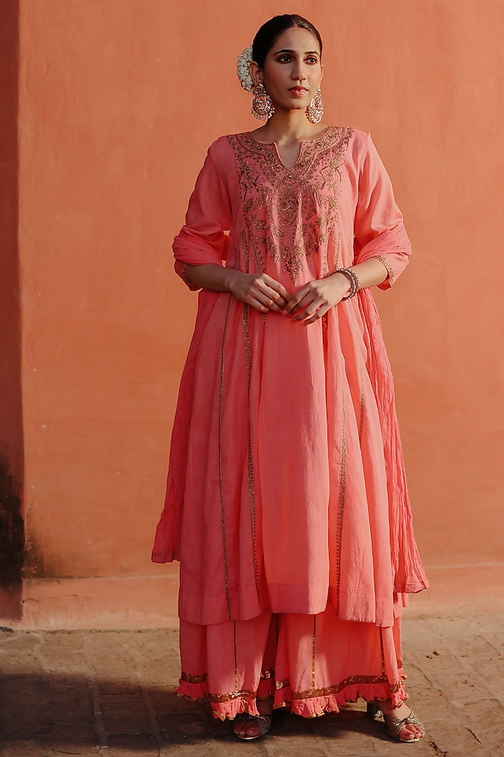 Coral Cotton Zari Embroidered Kurta Set by Nazar By Indu at Pernia's Pop Up Shop