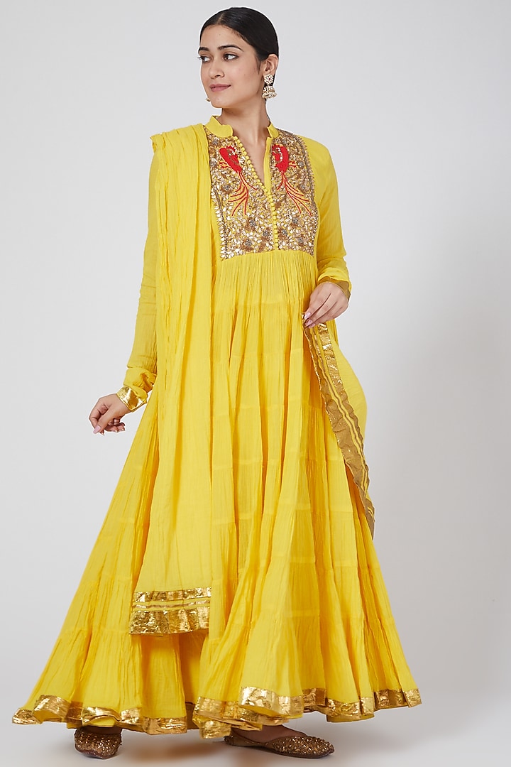 Yellow Sequins Kurta Set by Nazar By Indu