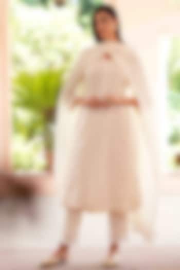 Off-White Cotton Embroidered Kurta Set by Nazar By Indu at Pernia's Pop Up Shop