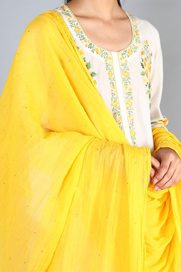 White Machine Embroidered A-Line Kurta Set For Girls by Nazar by Indu - Kids at Pernia's Pop Up Shop