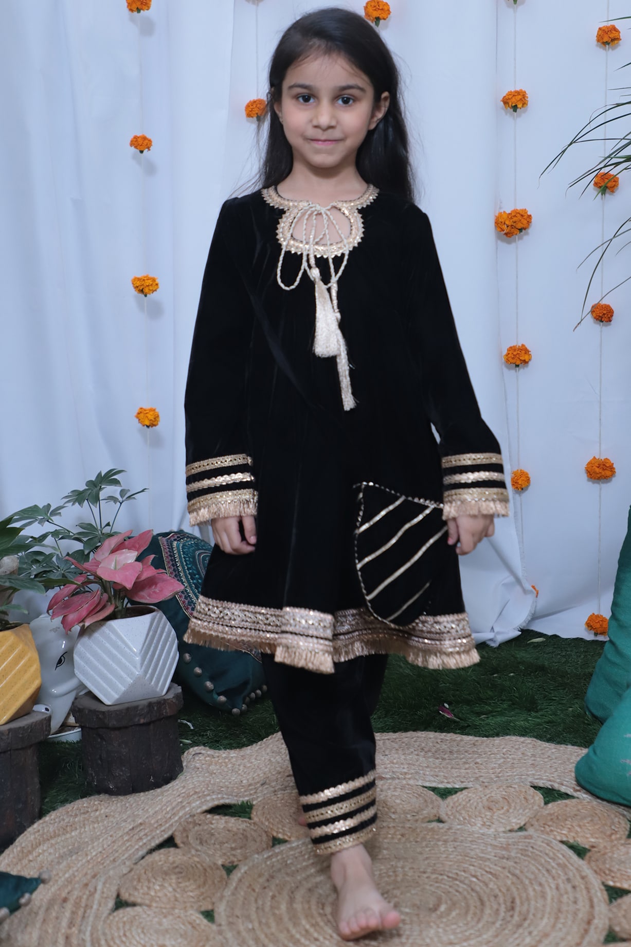 Black Embroidered Kurta Set For Girls by Baby Nazar at Pernia's