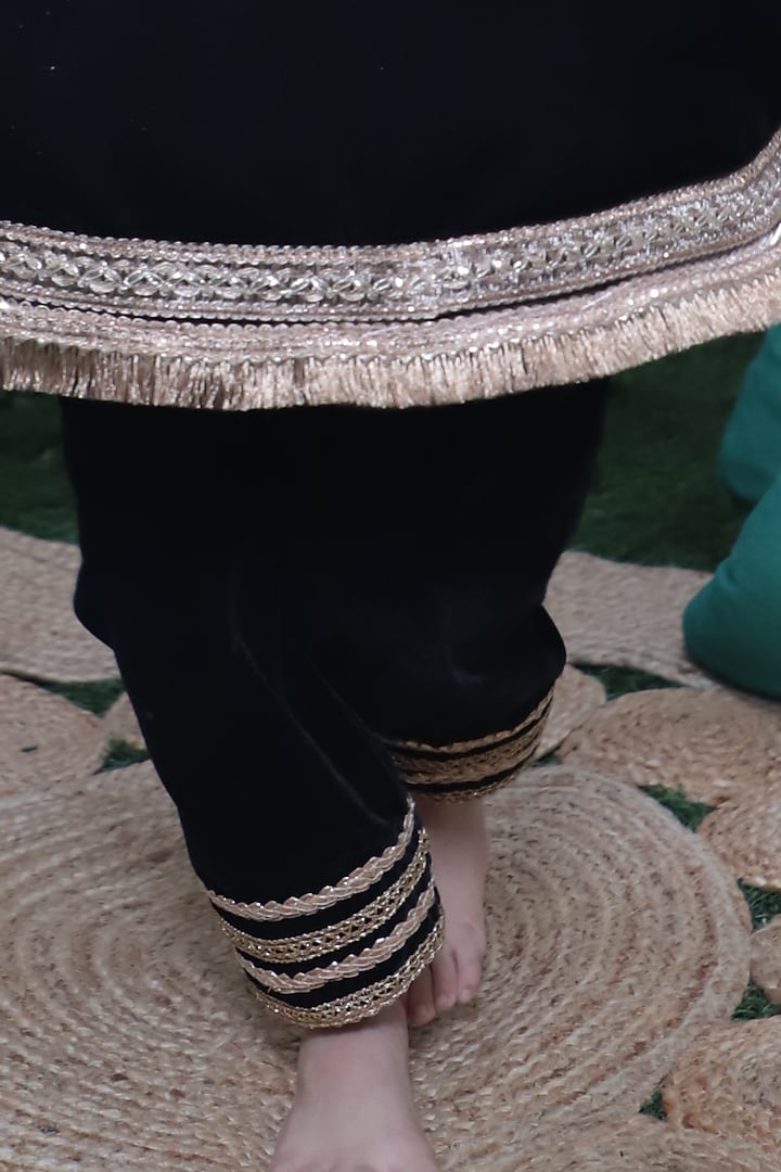 Black Embroidered Kurta Set For Girls by Baby Nazar at Pernia's Pop Up Shop