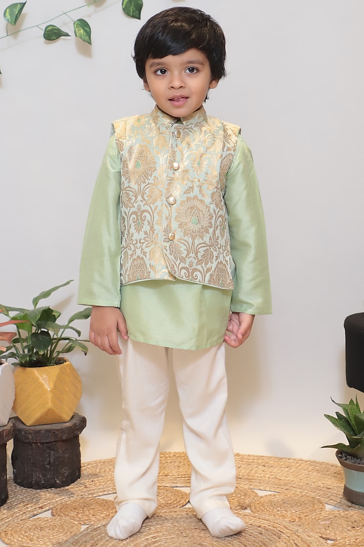 Green Kurta Set With Bundi Jacket For Boys by Baby Nazar