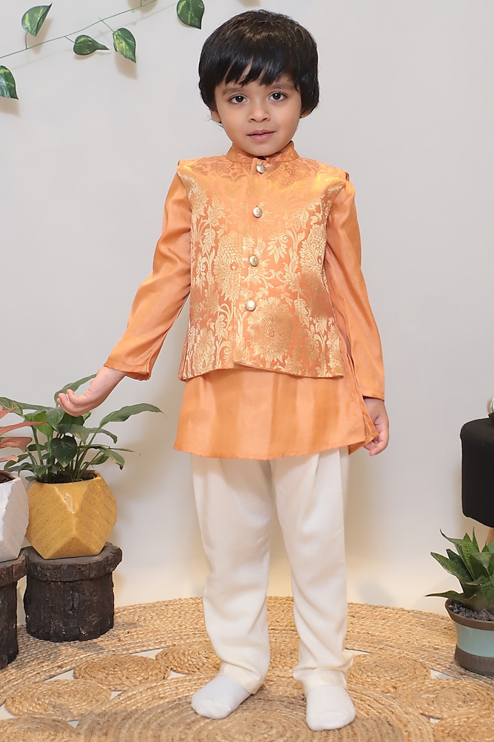 Orange Kurta Set With Bundi Jacket For Boys by Baby Nazar at Pernia's Pop Up Shop