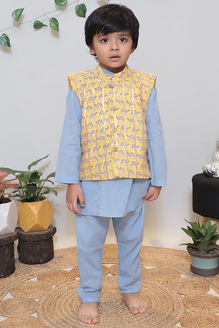 Powder Blue Kurta Set With Bundi Jacket For Boys by Baby Nazar