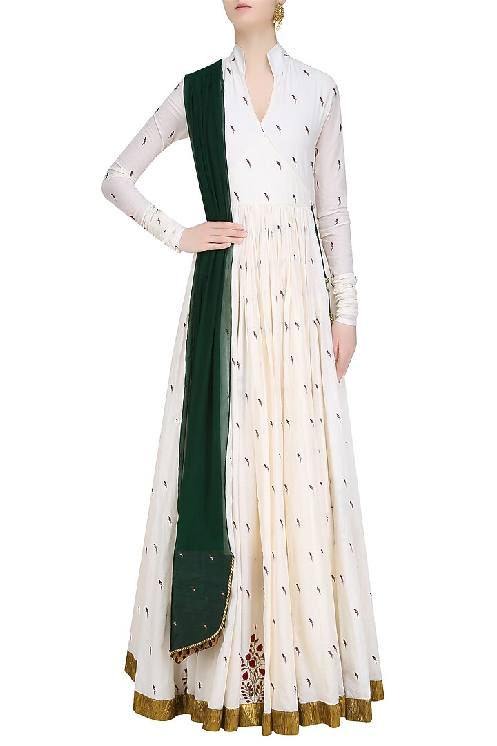 Off white printed parrot motifs angrakha style anarkai with green dupatta available only at Pernia's Pop Up Shop.