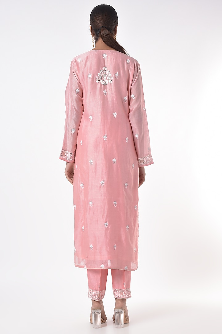 Prism Pink Embroidered Straight Kurta Set by Vritti by Shweta Agarwal at Pernia's Pop Up Shop
