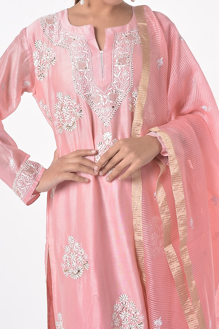 Prism Pink Embroidered Straight Kurta Set by Vritti by Shweta Agarwal at Pernia's Pop Up Shop