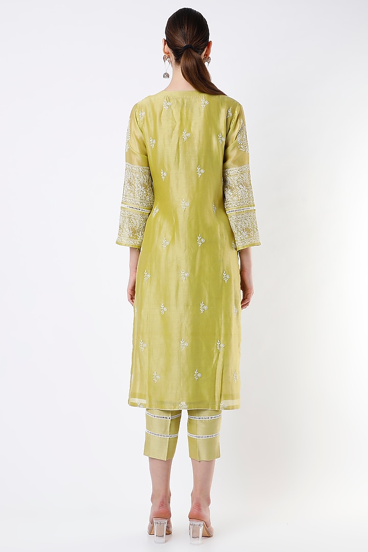 Lime Embroidered Straight Kurta Set by Vritti by Shweta Agarwal at Pernia's Pop Up Shop