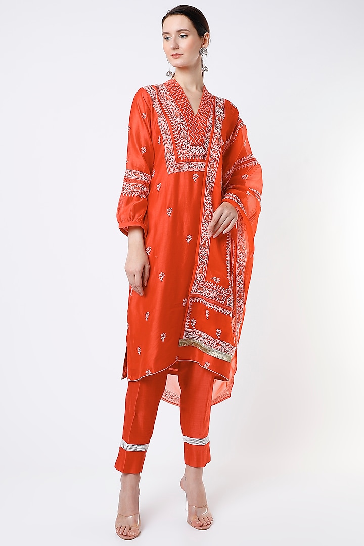 Electric Orange Embroidered Straight Kurta Set by Vritti by Shweta Agarwal at Pernia's Pop Up Shop