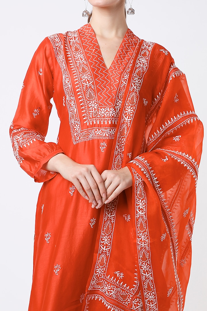 Electric Orange Embroidered Straight Kurta Set by Vritti by Shweta Agarwal at Pernia's Pop Up Shop