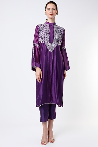 Plum Purple Embroidered Straight Kurta Set by Vritti by Shweta Agarwal