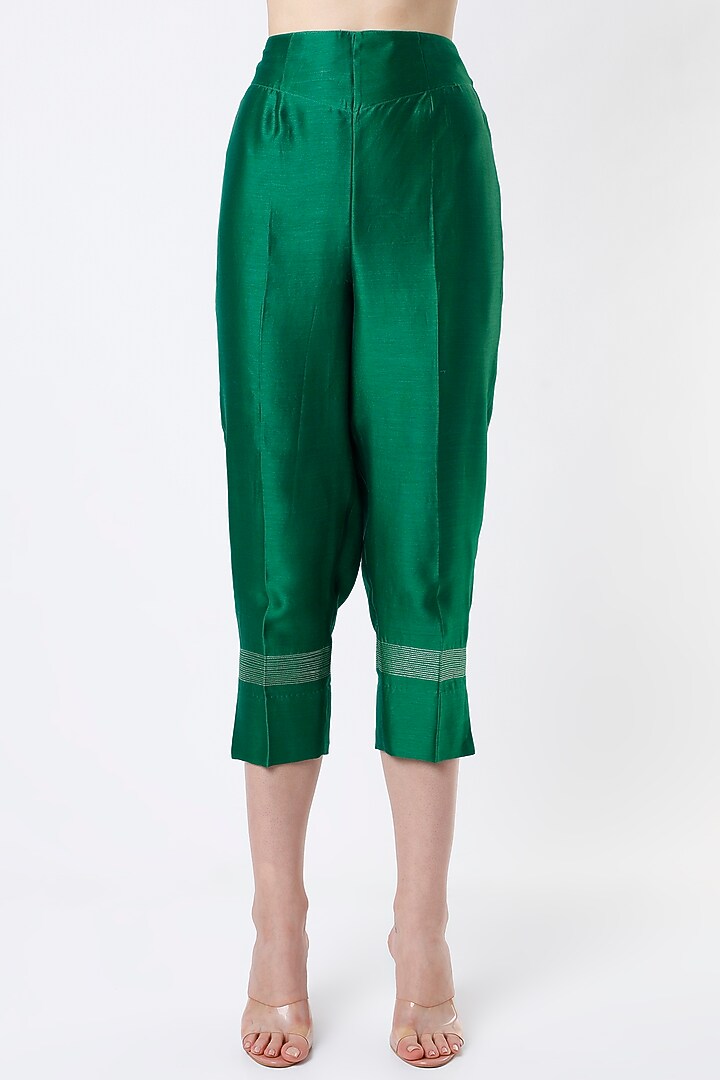 Emerald Green Embroidered Straight Kurta Set by Vritti by Shweta Agarwal at Pernia's Pop Up Shop