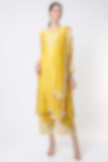 Cadmium Yellow Emroidered Straight Kurta Set by Vritti by Shweta Agarwal