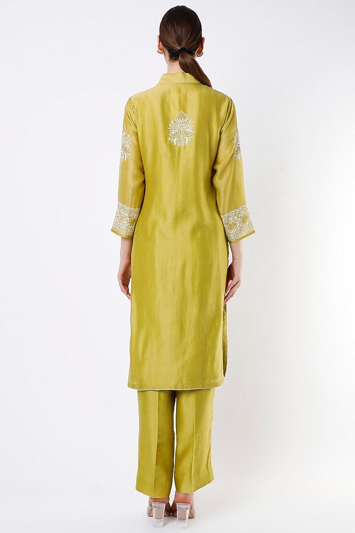 Mustard Embroidered Straight Kurta Set by Vritti by Shweta Agarwal at Pernia's Pop Up Shop