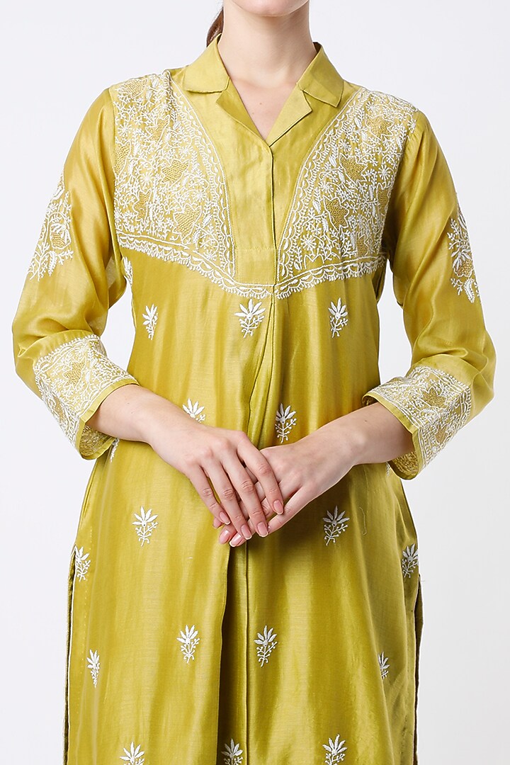 Mustard Embroidered Straight Kurta Set by Vritti by Shweta Agarwal at Pernia's Pop Up Shop