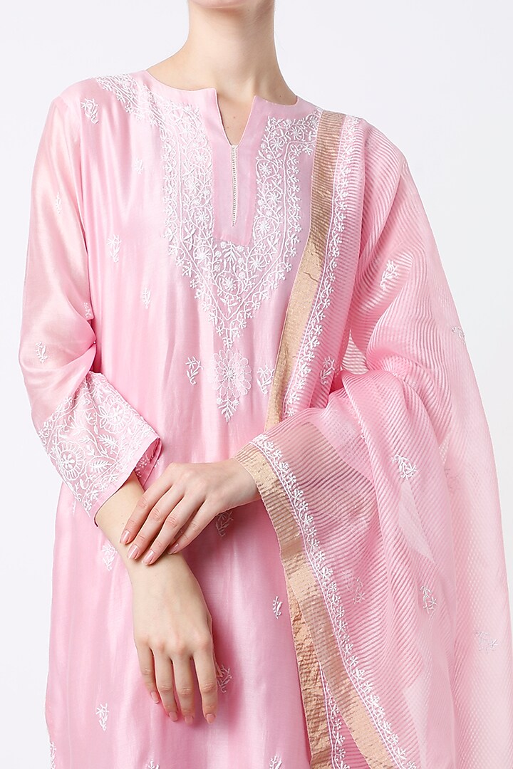 Baby Pink Embroidered Straight Kurta Set by Vritti by Shweta Agarwal at Pernia's Pop Up Shop
