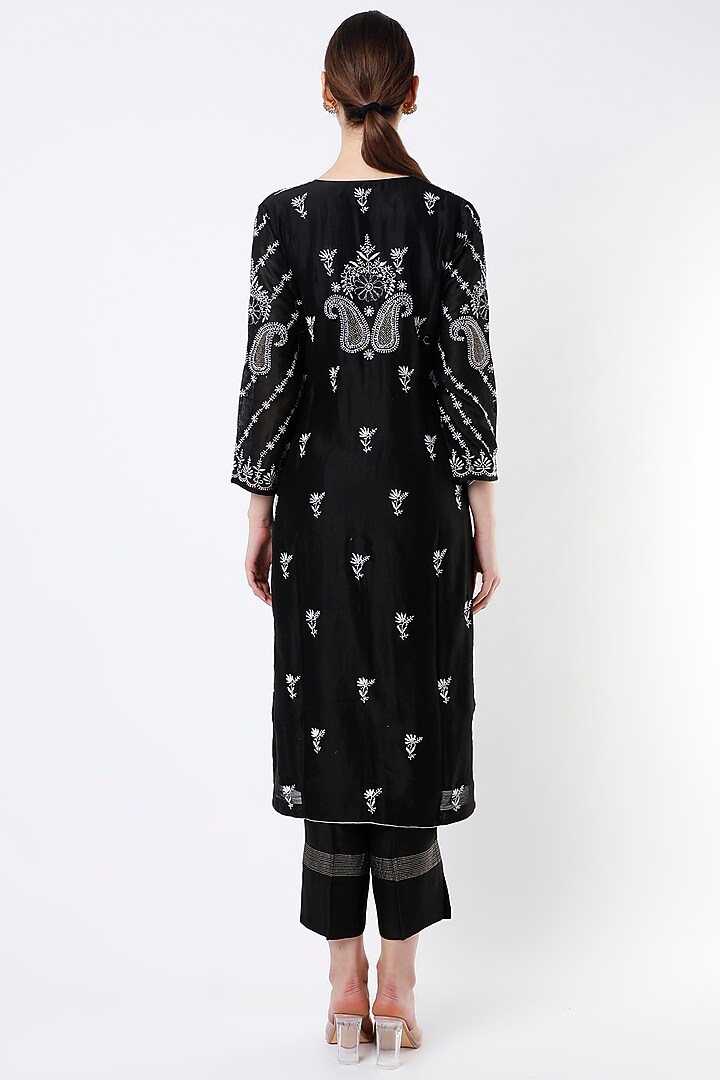 Black Embroidered Straight Kurta Set by Vritti by Shweta Agarwal at Pernia's Pop Up Shop