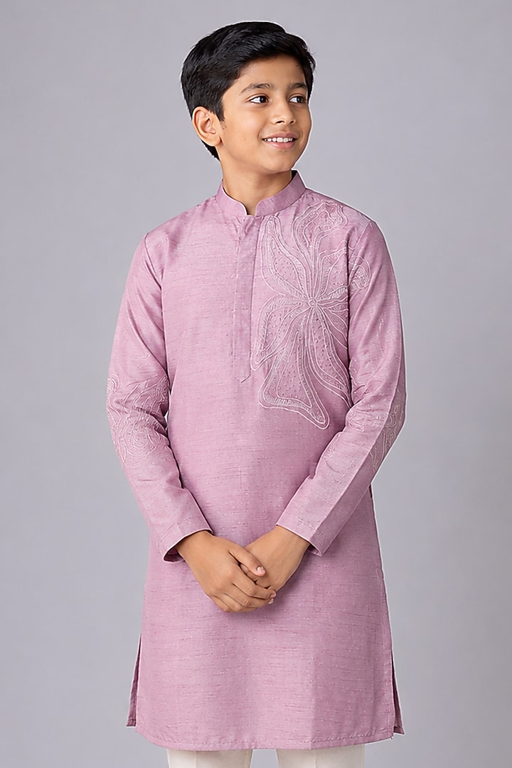 Pink Silk Thread Hand Embroidered Kurta Set For Boys by Nero by Shaifali & Satya Kids at Pernia's Pop Up Shop