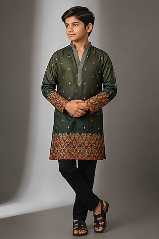 Green Silk Thread Hand Embroidered Kurta Set For Boys by Nero by Shaifali & Satya Kids