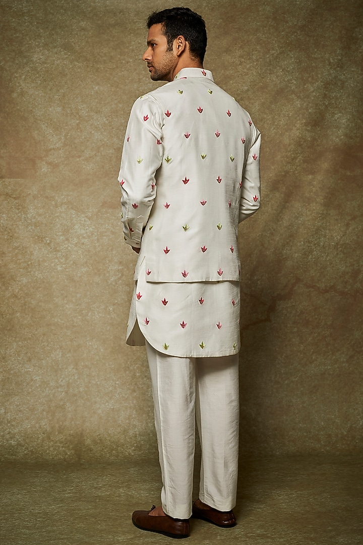 White Dupion Silk Machine Embroidered Bundi Jacket Set by Nero by Shaifali & Satya at Pernia's Pop Up Shop