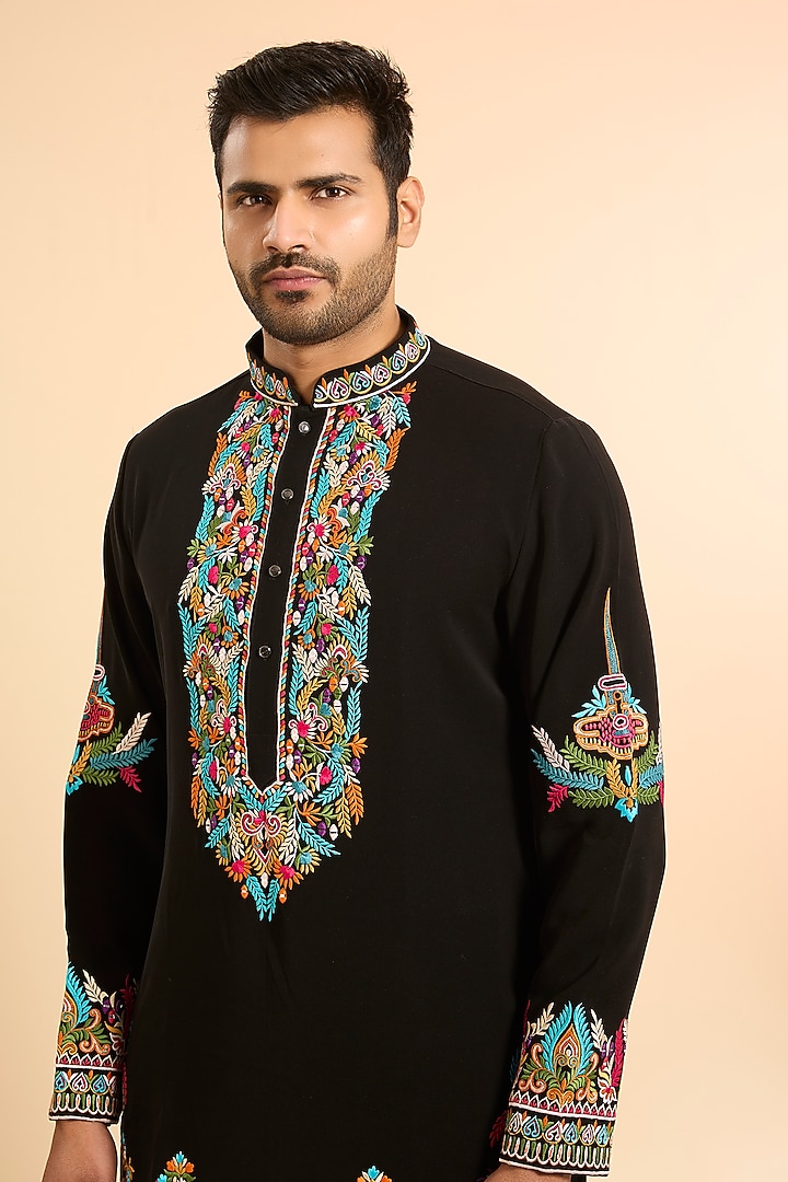 Black Boomario Fabric Threadwork Kurta Set by Nero by Shaifali & Satya at Pernia's Pop Up Shop