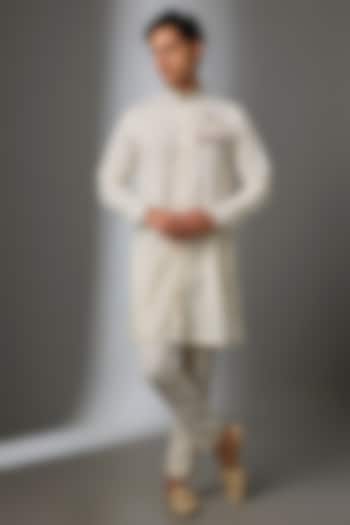 Ivory Boomario Fabric Threadwork Kurta Set by Nero by Shaifali & Satya at Pernia's Pop Up Shop
