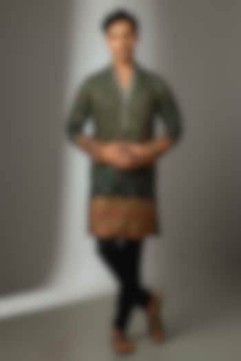 Green Silk Threadwork Kurta Set by Nero by Shaifali & Satya at Pernia's Pop Up Shop