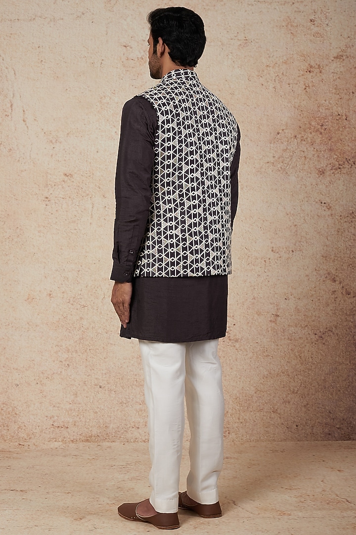 Mauve Silk Thread Embroidered Bundi Jacket Set by Nero By Shaifali & Satya at Pernia's Pop Up Shop