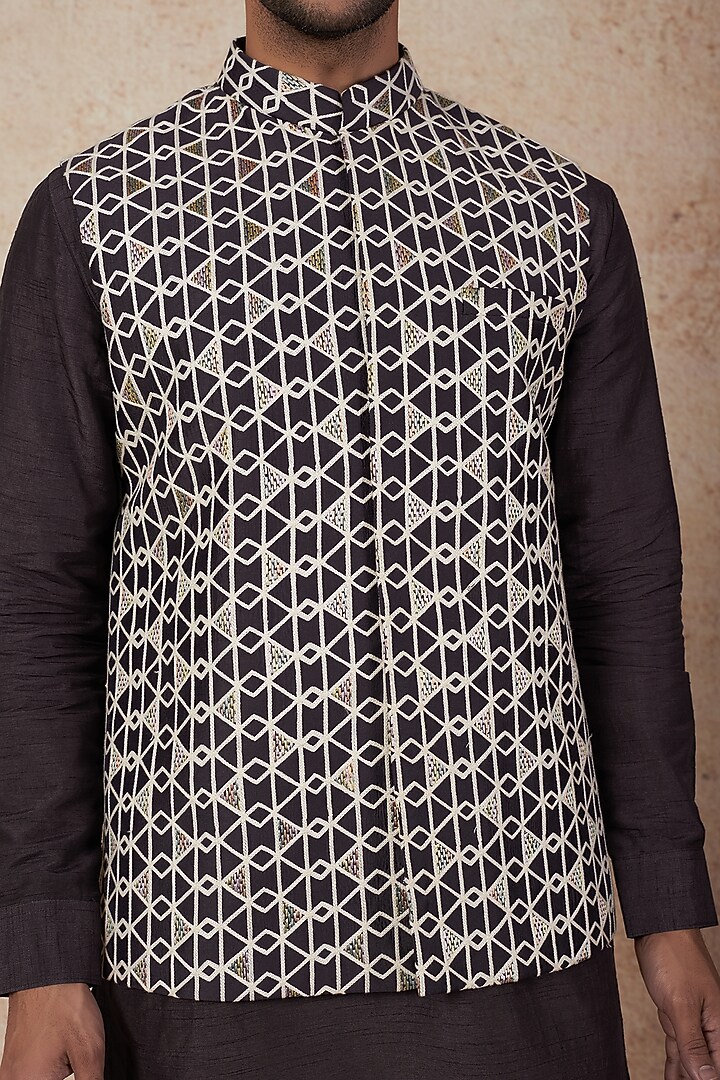 Mauve Silk Thread Embroidered Bundi Jacket Set by Nero By Shaifali & Satya at Pernia's Pop Up Shop