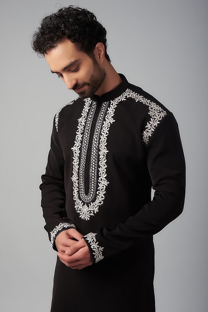 Black Boomario Embroidered Kurta Set by Nero by Shaifali & Satya at Pernia's Pop Up Shop