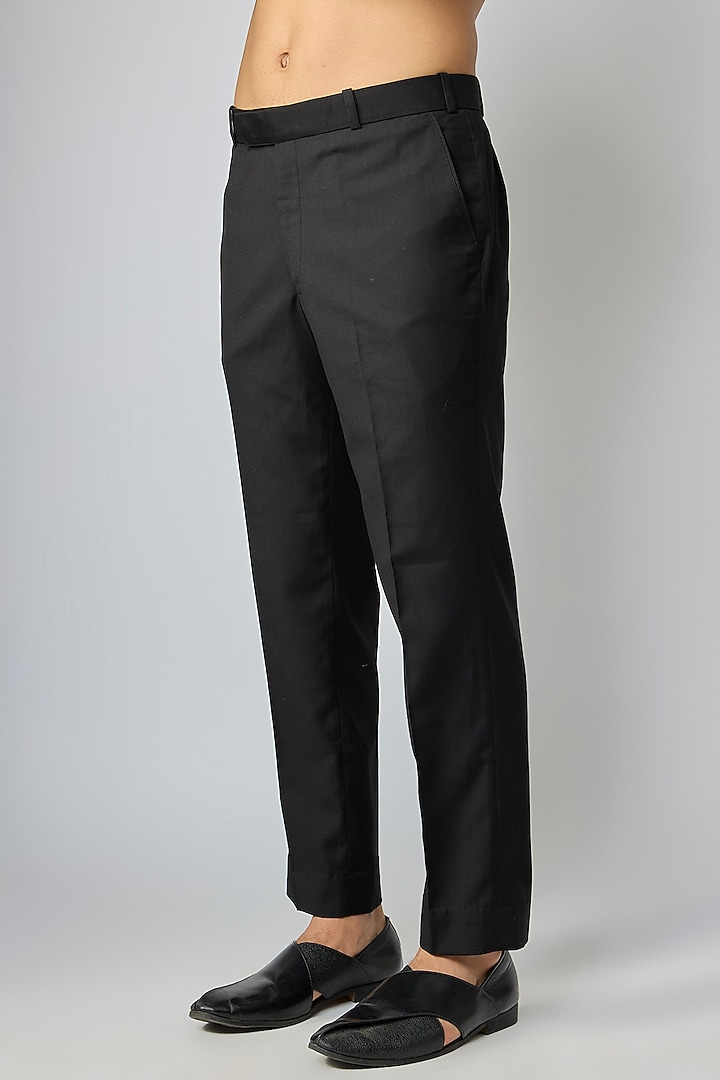 Black Linen Threadwork Kurta Set by Nero By Shaifali & Satya at Pernia's Pop Up Shop